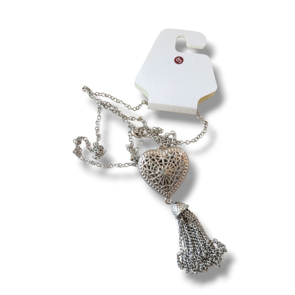 NWT Long Elegant Silver Tone Filigree Heart Pendant Tassel Necklace - Picture 2 of 10